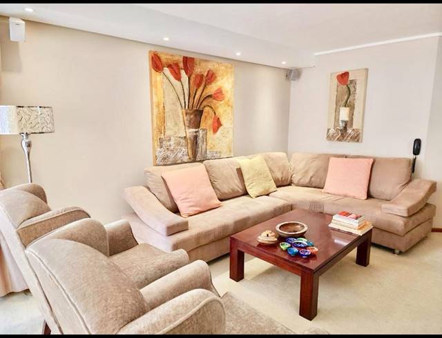 2 BEDROOM APARTMENT TO LET IN SEA POINT